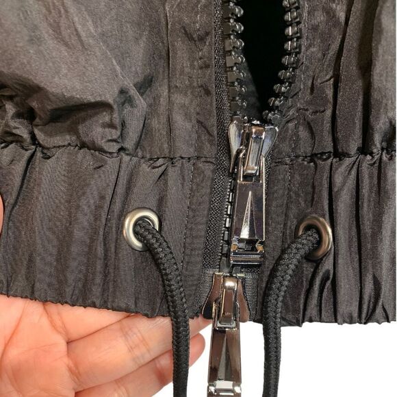 𝅺HARLOW Cropped Nylon Bomber Jacket - Picture 4 of 10